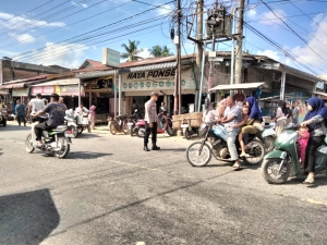 Polsek Sungai Raya Intensifkan Pengaturan Lalu Lintas di Simpang Pasar Pekan