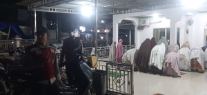 Polsek Manyak Payed Laksanakan Pengamanan Shalat Tarawih di Sejumlah Masjid