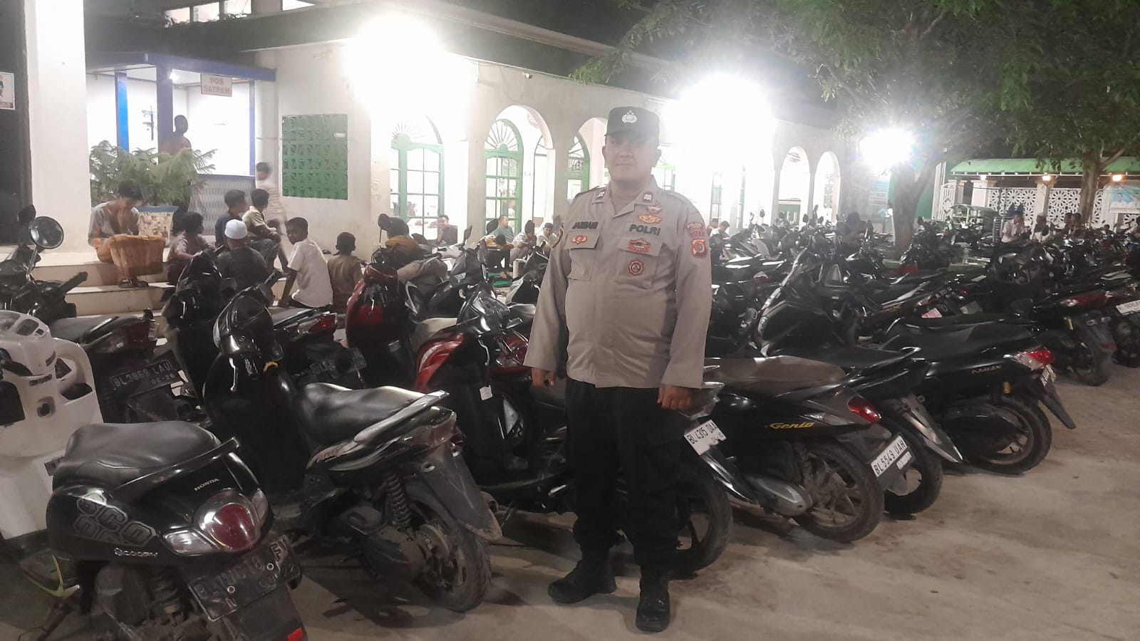 Polsek Langsa Barat Perkuat Pengamanan Tarawih di Tiga Gampong