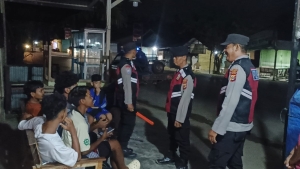 Patroli Dini Hari Polsek Manyak Payed Ciptakan Situasi Kondusif di Bulan Ramadhan
