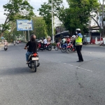 Satlantas Polres Langsa Laksanakan Strong Point dan Pengaturan Lalu Lintas di Jalan Ahmad Yani