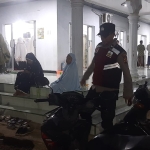 Polsek Manyak Payed Amankan Pelaksanaan Shalat Tarawih di Sejumlah Masjid Wilayah Kecamatan Manyak Payed