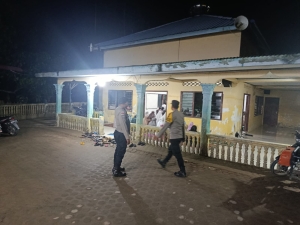 Polsek Rantau Selamat Laksanakan Pengamanan Shalat Tarawih di Sejumlah Masjid