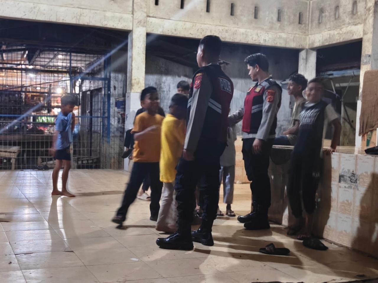 Patroli Malam Polsek Rantau Selamat Pantau Aktivitas Warga