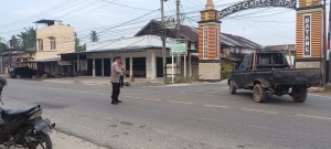 Polsek Birem Bayeun Laksanakan Protap 01 Pengaturan Lalu Lintas di Kawasan Sekolah