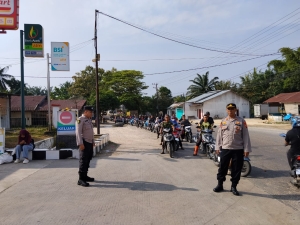 Polsek Langsa Barat Pantau Aktivitas Pengisian BBM di SPBU Alue Dua Bakaran Batee