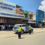Polwan Satlantas Polres Langsa Ingatkan Warga Tunaikan Shalat Jumat