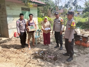 Jum’at Berkah, Polsek Manyak Payed Salurkan Bantuan Sembako dari Kapolri untuk Warga Kurang Mampu