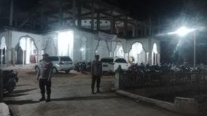 Polsek Birem Bayeun Laksanakan Pengamanan Sholat Tarawih di Sejumlah Masjid Wilayah Kecamatan Birem Bayeun