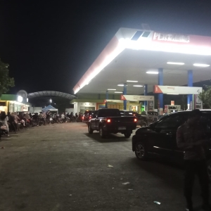 Polsek Langsa Barat Monitoring Stok dan Aktivitas Pengisian BBM di SPBU