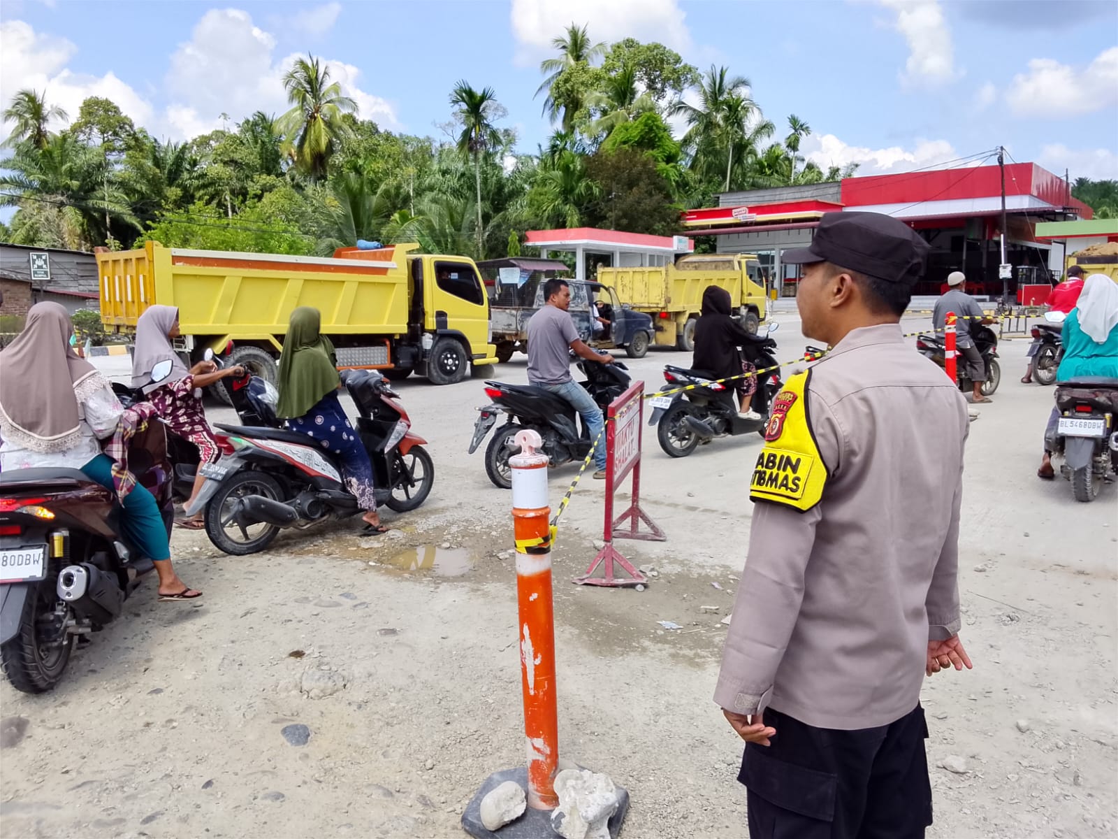 Polsek Rantau Selamat Monitoring Aktivitas Pengisian dan Stok BBM di SPBU Bayeun