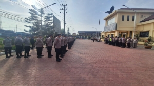 Personel Polres Langsa Laksanakan Apel Pagi di Lapangan Mapolres