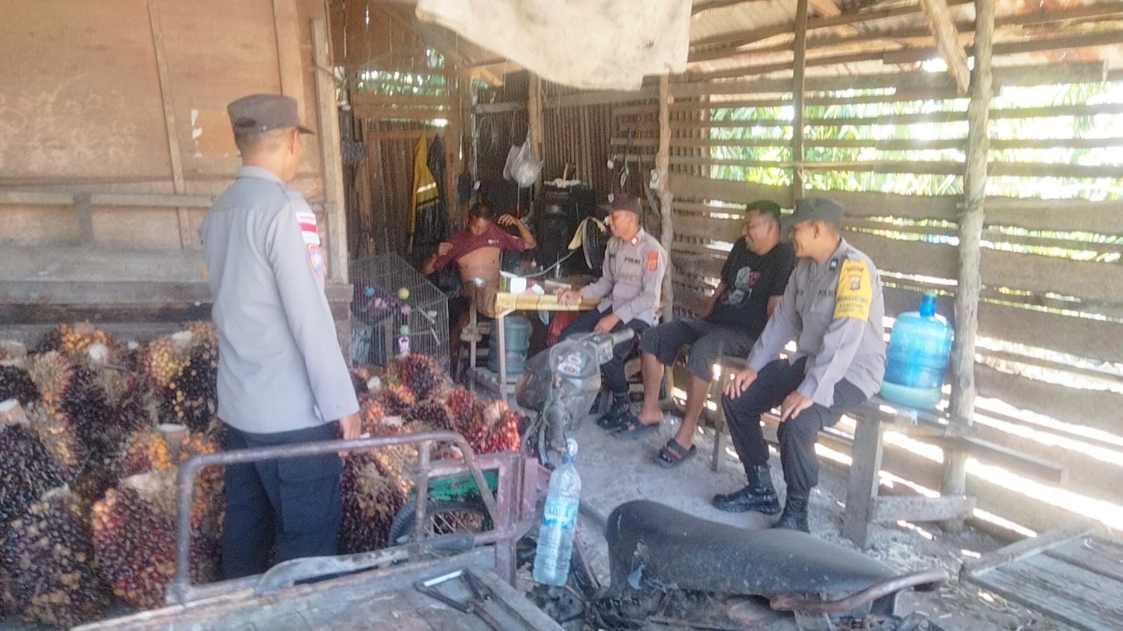 Polsek Sungai Raya Gelar Patroli Dialogis untuk Perkuat Kamtibmas di Wilayah Pesisir