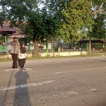 Polsek Birem Bayeun Laksanakan Pengaturan Lalu Lintas Pagi di Kawasan Sekolah dan Simpang Keude