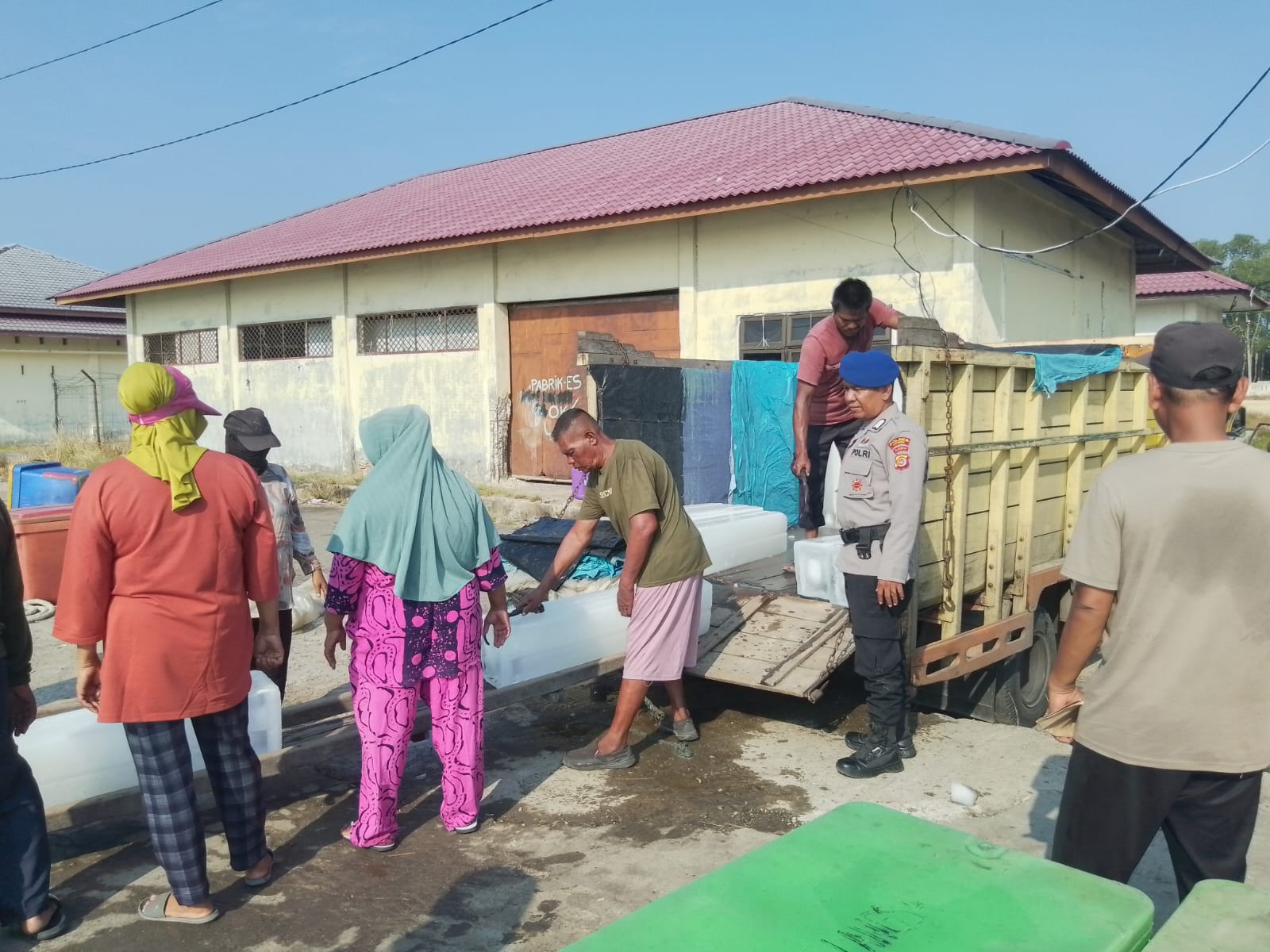 Sat Polairud Polres Langsa Laksanakan Patroli Dialogis di TPI Kuala Langsa