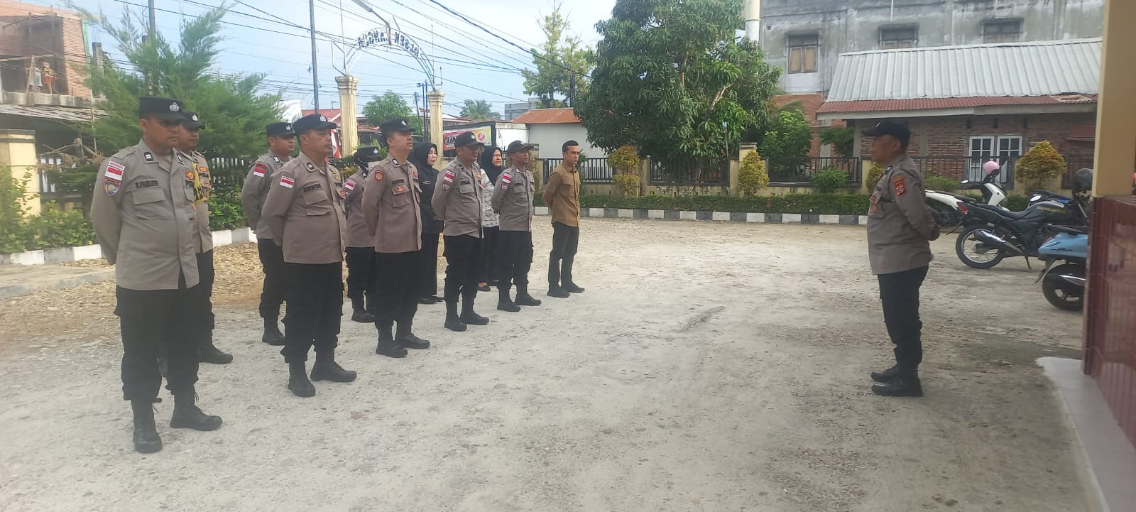 Apel Pagi Polsek Langsa Tekankan Pengabdian kepada Masyarakat dan Sinergitas dengan TNI