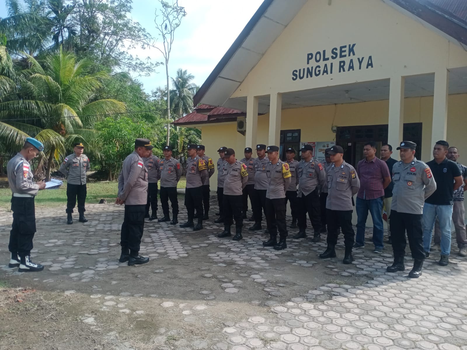 Apel Pagi Polsek Sungai Raya Tekankan Disiplin dan Peningkatan Kinerja Personel