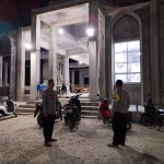 Polsek Langsa Timur Intensifkan Pengamanan Tarawih di Sejumlah Masjid Wilayah Hukum