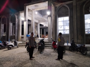 Polsek Langsa Timur Intensifkan Pengamanan Tarawih di Sejumlah Masjid Wilayah Hukum