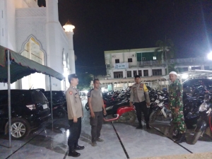 Polsek Langsa Intensifkan Patroli dan Pengamanan Shalat Tarawih di Tiga Titik Masjid