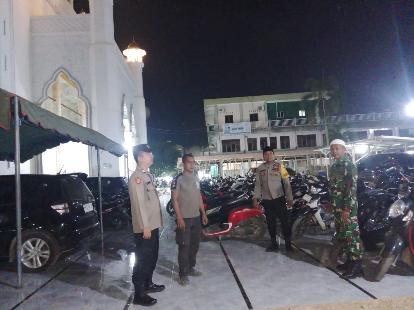 Polsek Langsa Intensifkan Patroli dan Pengamanan Shalat Tarawih di Tiga Titik Masjid