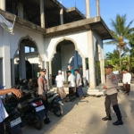 Polsek Birem Bayeun Amankan Pelaksanaan Sholat Idul Fitri di Sejumlah Masjid