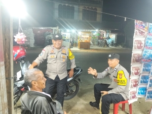 Patroli Malam Polsek Sungai Raya Pantau Aktivitas Warga, Situasi Tetap Aman Kondusif