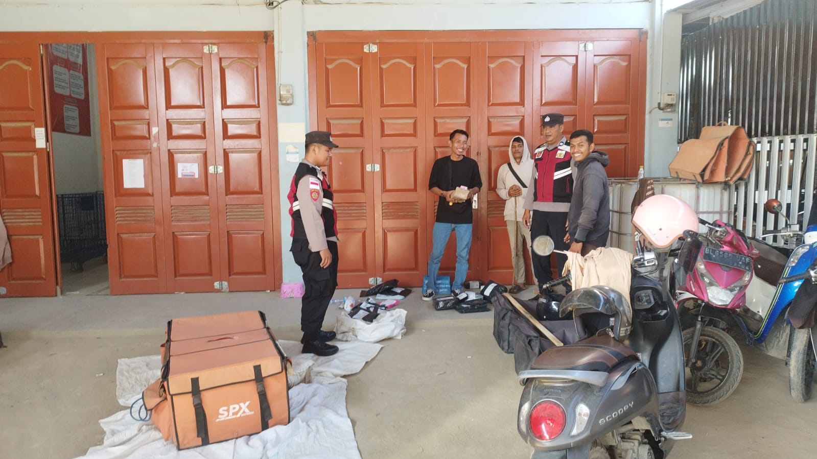 Polsek Manyak Payed Laksanakan Patroli Pagi, Pantau Aktivitas Warga di Jalur Utama dan Permukiman