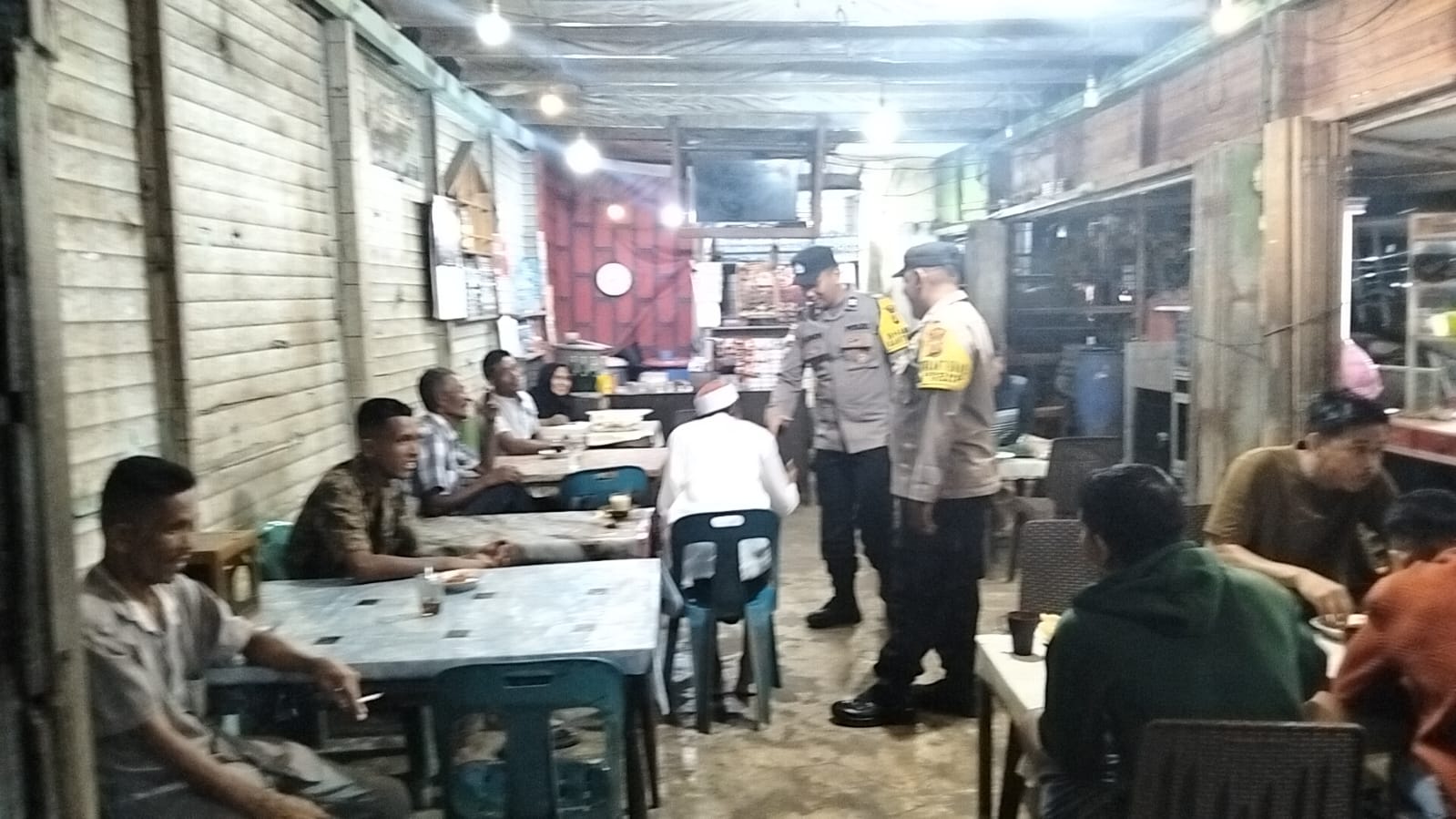 Polsek Sungai Raya Intensifkan Patroli Malam, Jaga Kondusifitas Kamtibmas di Gampong Labuhan Keude