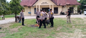 Polsek Sungai Raya Laksanakan Gotong Royong, Wujudkan Mako Bersih dan Asri
