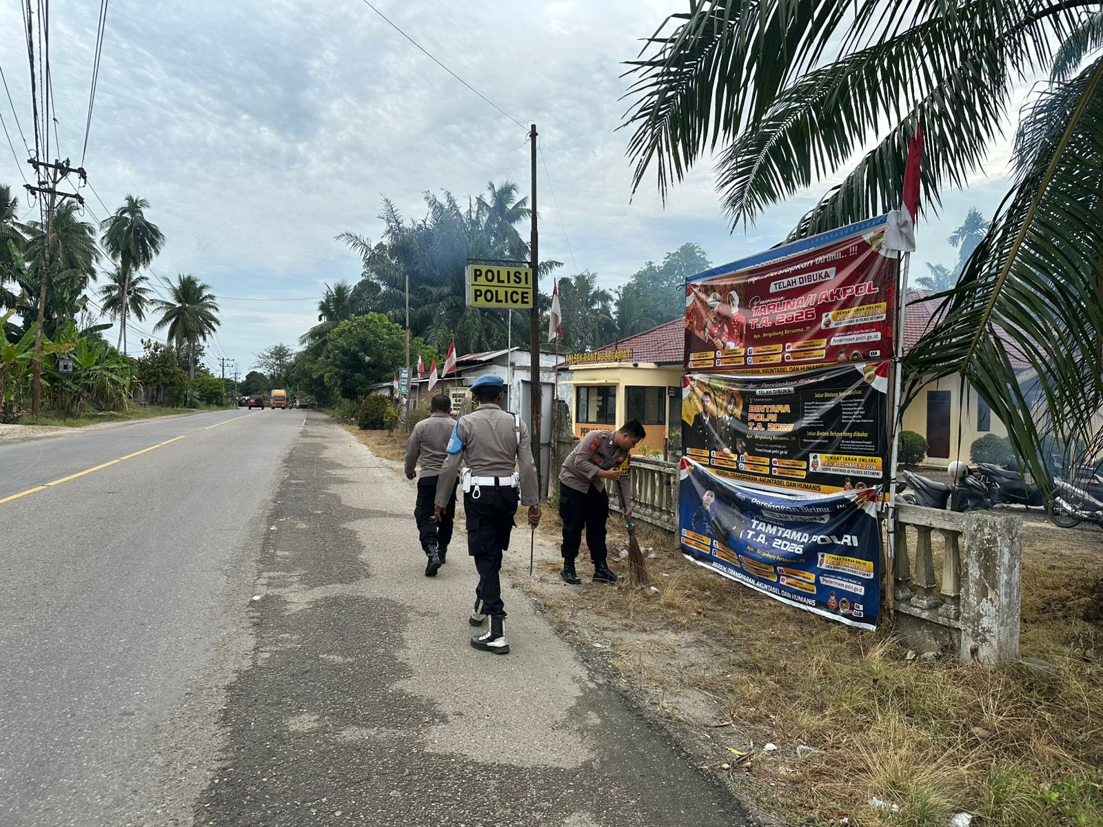 Polsek Rantau Selamat Gelar Gotong Royong, Dukung Gerakan Indonesia Asri