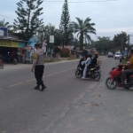 Polsek Birem Bayeun Optimalkan Pengaturan Lalu Lintas di Titik Rawan Pagi Hari