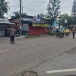 Polsek Birem Bayeun Laksanakan Protap 01 untuk Kelancaran Lalu Lintas Pagi Hari