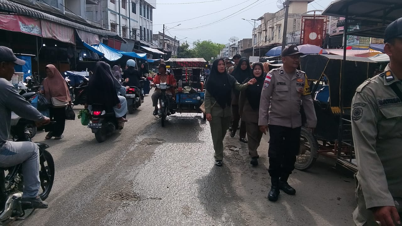 Polsek Langsa Kawal Penertiban PKL, Wujudkan Ketertiban Pasar Kota