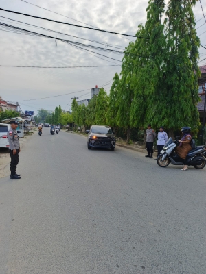 Polsek Langsa Laksanakan Protap 01, Optimalkan Pengaturan Lalu Lintas di Titik Rawan Pagi Hari