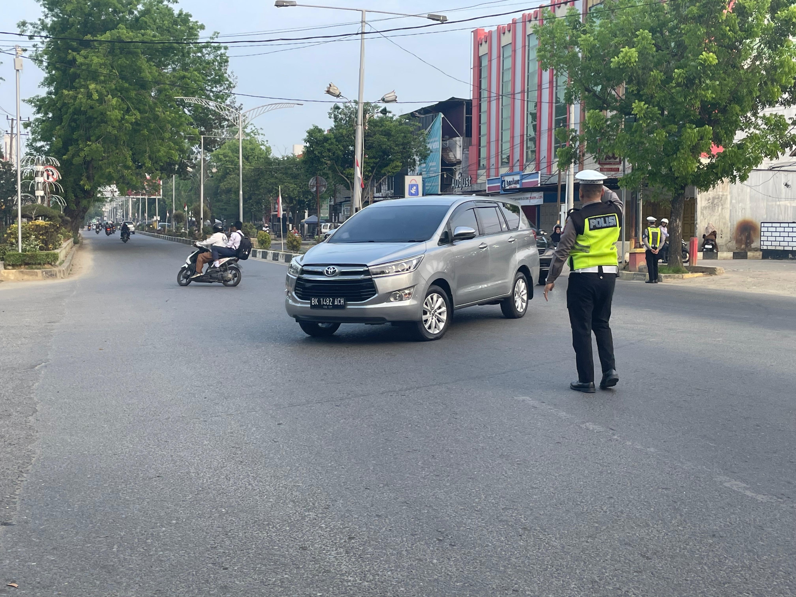 Sat Lantas Polres Langsa Laksanakan Strong Point Pagi, Wujudkan Kamtibcarlantas di Jalan Ahmad Yani