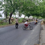 Polsek Birem Bayeun Laksanakan Protap 01 Pengaturan Lalin di Kawasan Padat Aktivitas