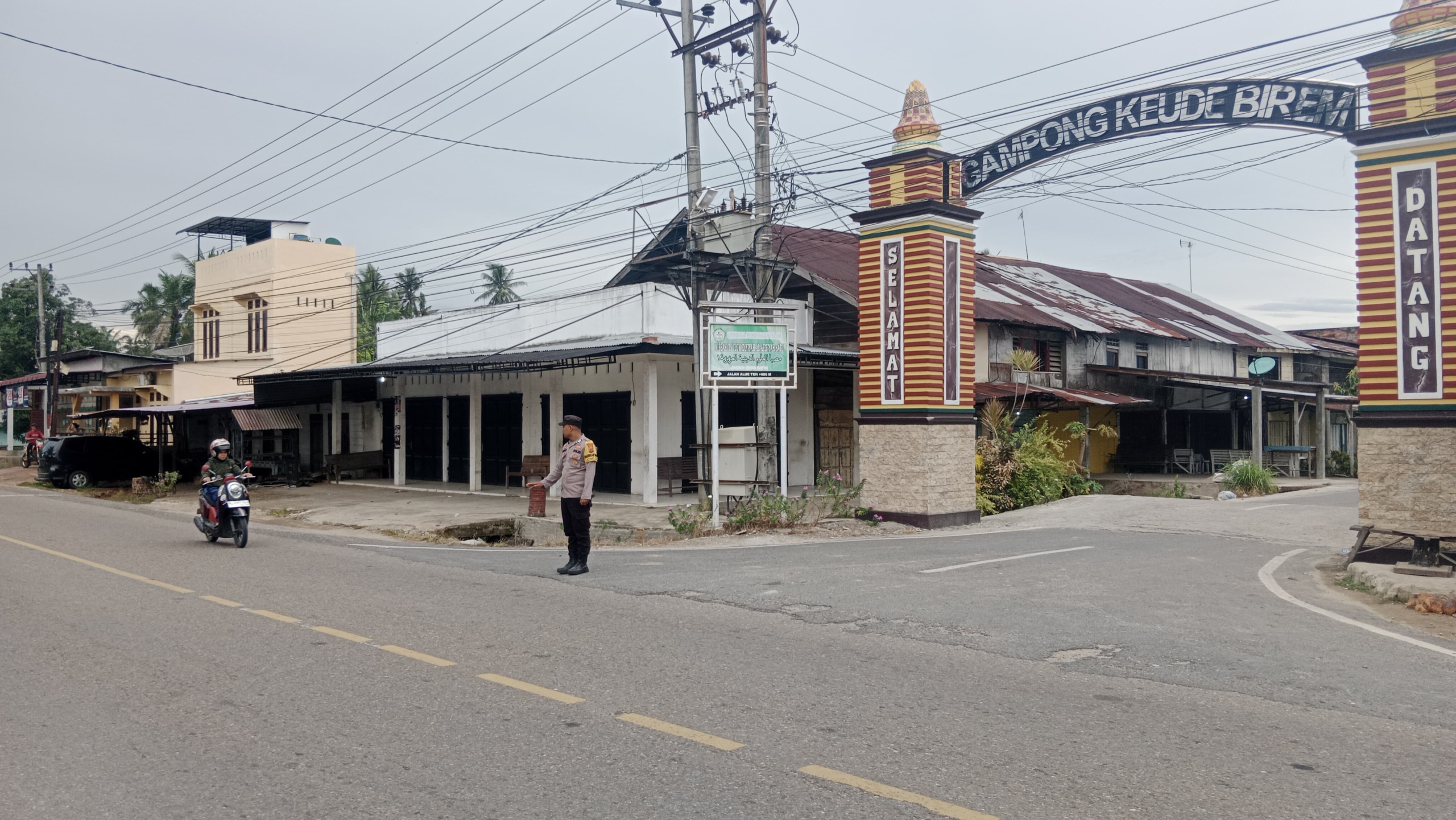 Polsek Birem Bayeun Perkuat Pengaturan Lalu Lintas di Kawasan Sekolah dan Simpang Padat