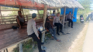 Polsek Sungai Raya Laksanakan Patroli Dialogis dan Sosialisasi Kamtibmas di Tengah Aktivitas Warga