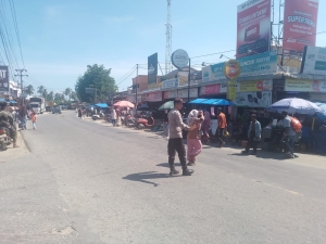 Polsek Sungai Raya Intensifkan Pengaturan Lalu Lintas di Pusat Keramaian Demi Kelancaran Aktivitas Masyarakat