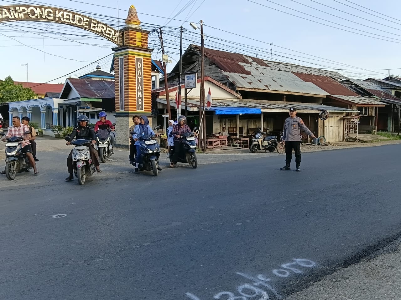 Polsek Birem Bayeun Optimalkan Pengaturan Lalu Lintas di Kawasan Sekolah dan Simpang Padat