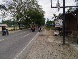 Polsek Sungai Raya Laksanakan Strong Point Pagi untuk Wujudkan Kamseltibcar Lantas