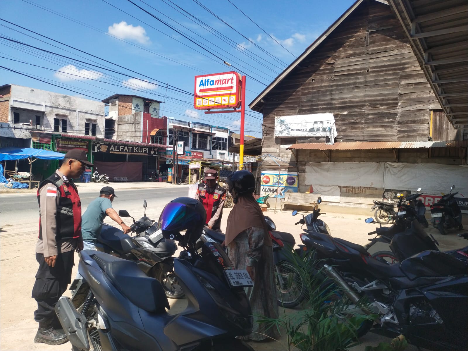 Polsek Manyak Payed Laksanakan Patroli Siang Hari untuk Jaga Stabilitas Kamtibmas Wilayah