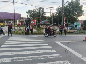 Polsek Manyak Payed Laksanakan Pengaturan Lalu Lintas di Sekolah Wujudkan Pelayanan Prima Polri