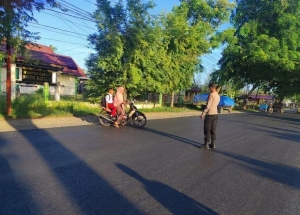 Polsek Birem Bayeun Laksanakan Protap Pagi di Simpang Keude Demi Tertib Lalu Lintas
