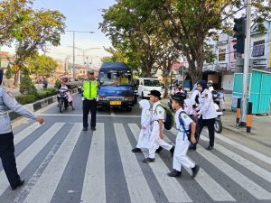 Sat Lantas Polres Langsa Laksanakan Strong Point Pagi di Jalan Ahmad Yani