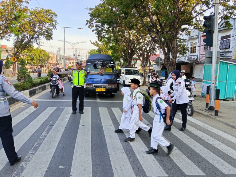 Sat Lantas Polres Langsa Laksanakan Strong Point Pagi di Jalan Ahmad Yani