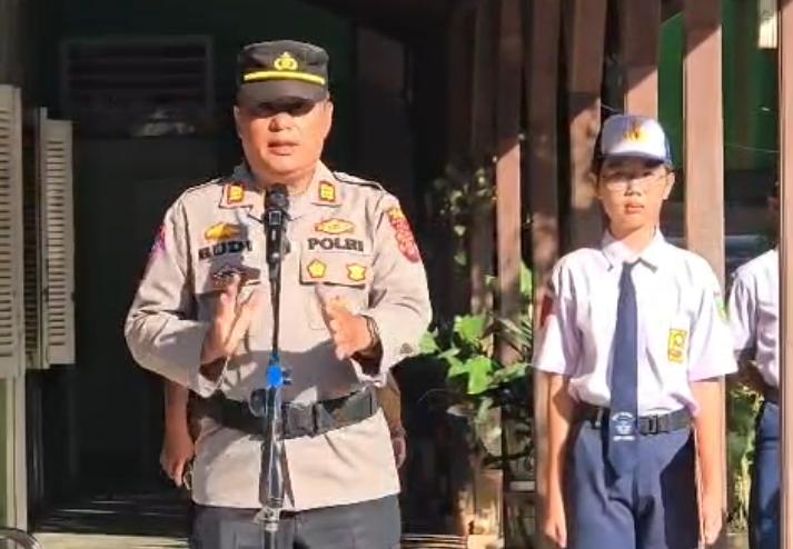 Sat Binmas Polres Langsa Jadi Irup Upacara, Edukasi Pelajar Melalui Polisi Saweu Sikula