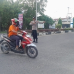 Polsek Langsa Barat Laksanakan Gatur Lalin Pagi di Titik Rawan Dukung Kamtibcarlantas