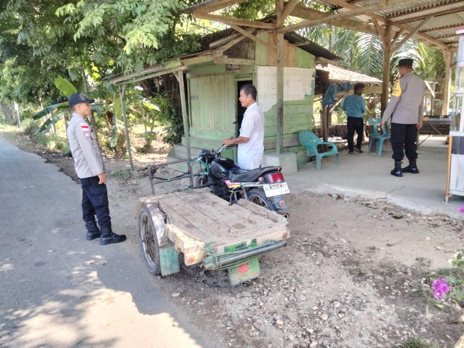 Polsek Sungai Raya Laksanakan Patroli Siang Pantau Aktivitas Masyarakat